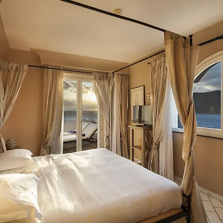 Therasia Sea And - The Leading Of The World 5* וולקאנו