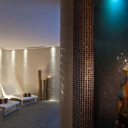 Therasia Sea And - The Leading Of The World מלון