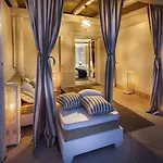 Therasia Sea And - The Leading Of The World 5* וולקאנו