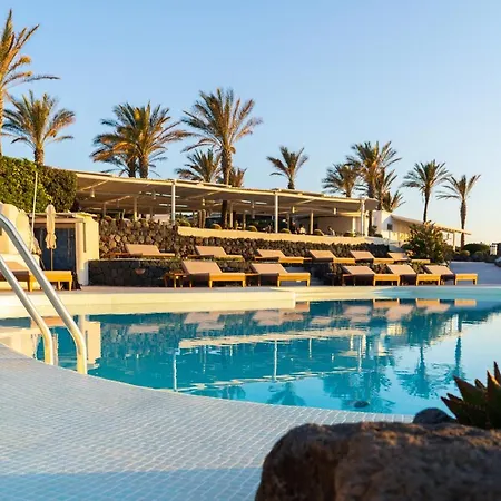 Therasia Sea And - The Leading Of The World 5*