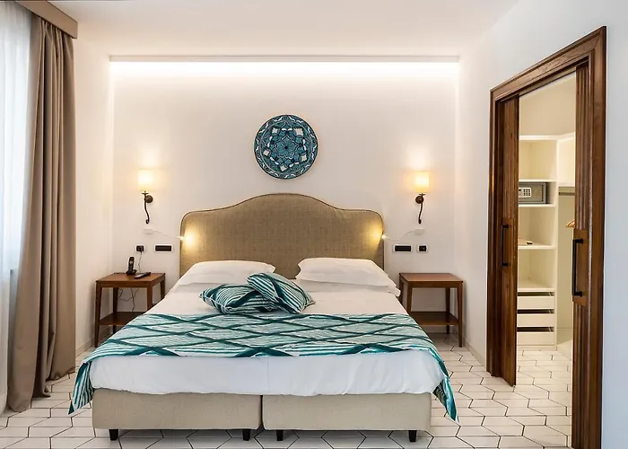 Therasia Sea And - The Leading Of The World 5*