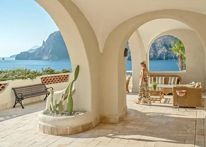 Therasia Sea And - The Leading Of The World 5*